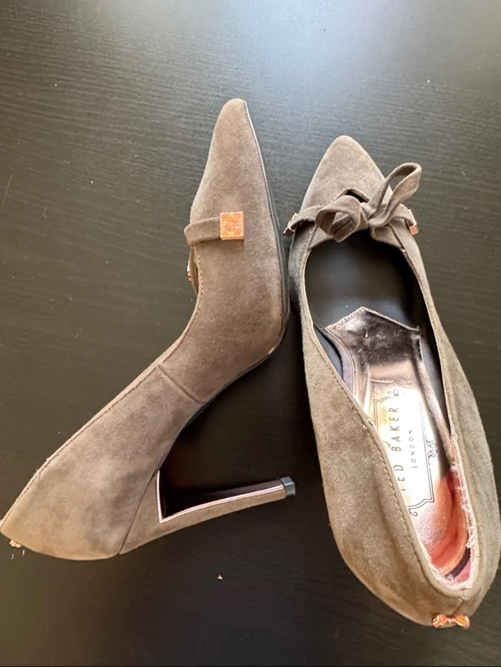 Ted‎ Baker London Gewell Charcoal Grey Suede Pumps Bow Casual Heels Size 8.5 New
